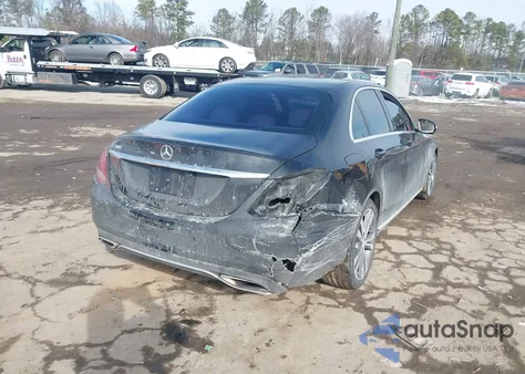 2016 Mercedes-Benz C 300 z USA, uszkodzony, nr VIN 55SWF4JB5GU129684